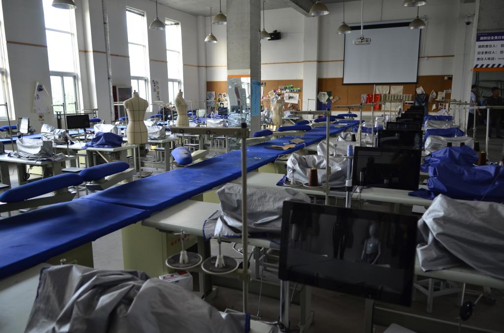 参观周口师范学院实训室2